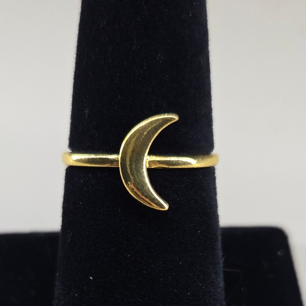 Gold Tone Crescent Moon Minimalist Ring Size 8 Celestial‎ Astrological Lunar